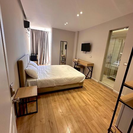 Amazon 8 Guesthouse Тирана Екстериор снимка