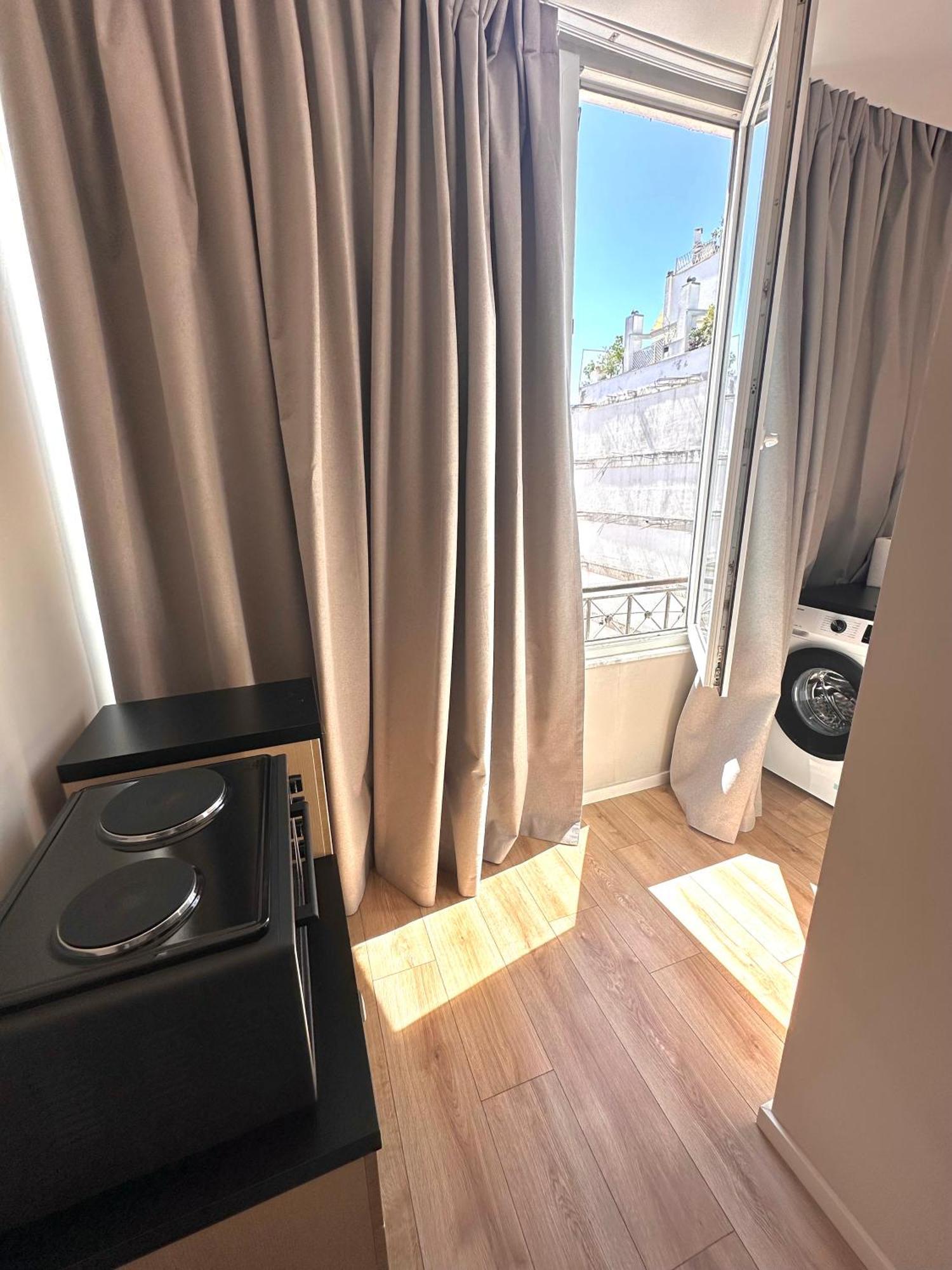 Amazon 8 Guesthouse Тирана Екстериор снимка